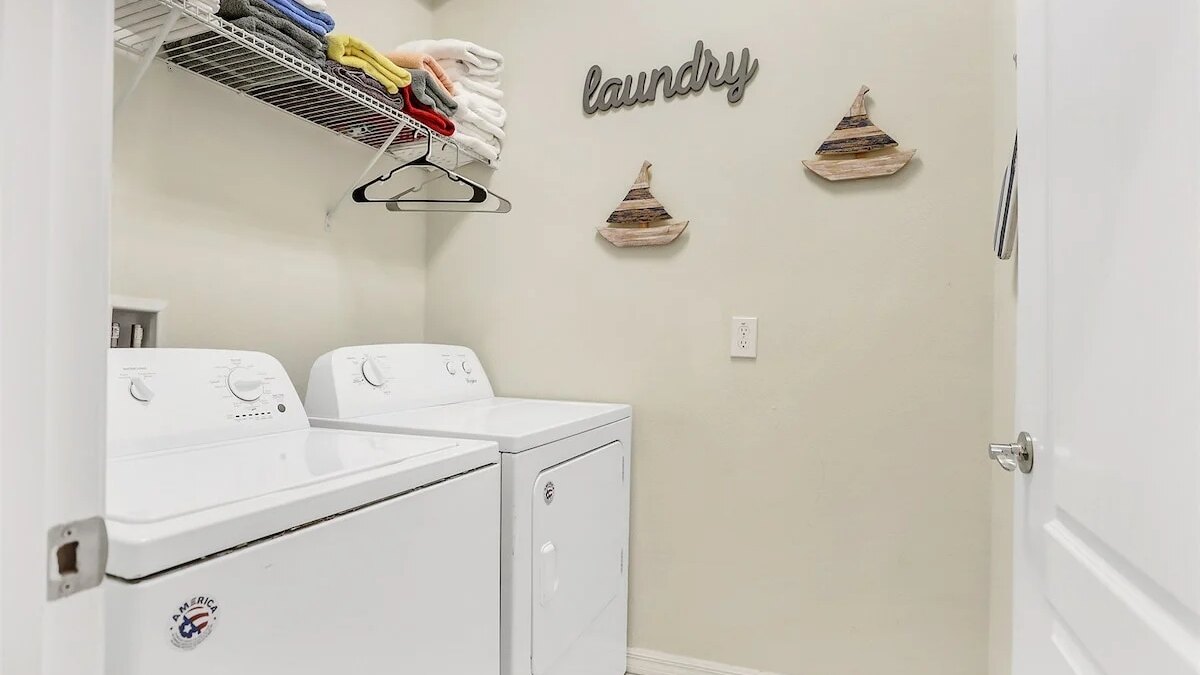 5548 (4) Cozy Queen Suite w/ Private Bath - Image 15