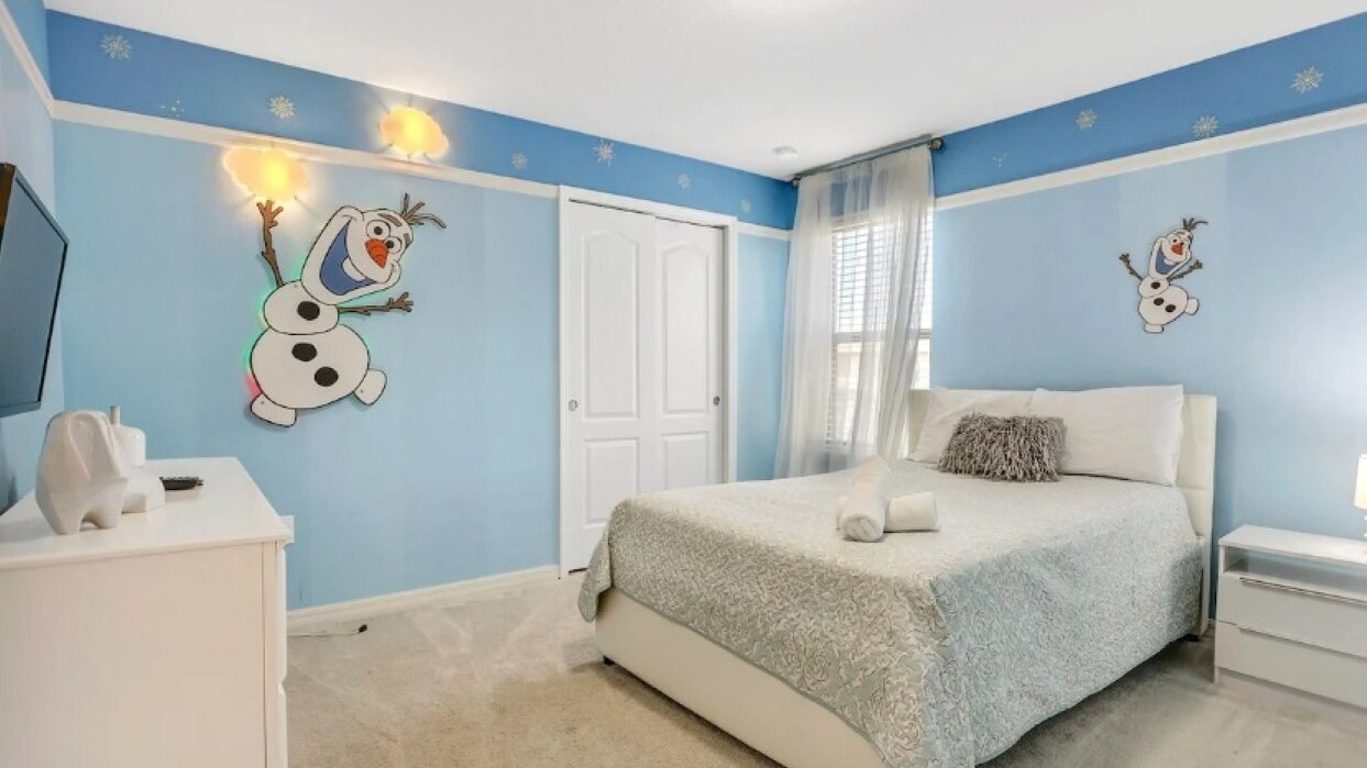 5548 (5) Solterra Room | Full Bed & Shared Bathroom - Image 3