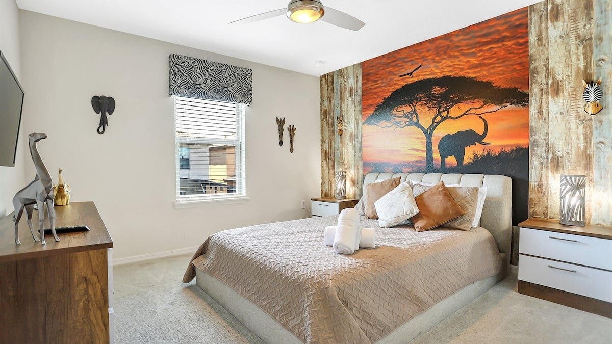 5548 (3) Solterra Stay | Queen Bed - Image 2