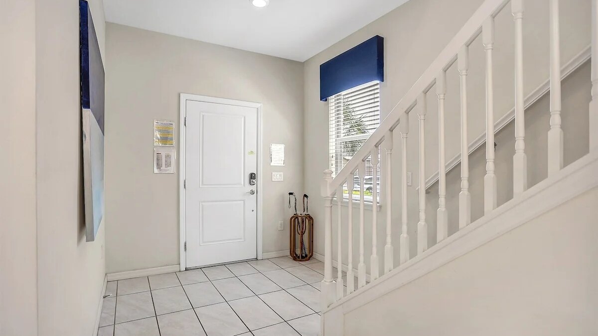 5548 (3) Solterra Stay | Queen Bed - Image 13