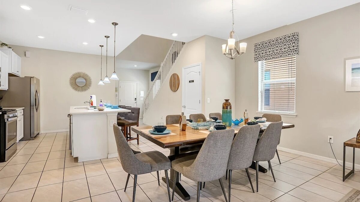 5548 (3) Solterra Stay | Queen Bed - Image 18