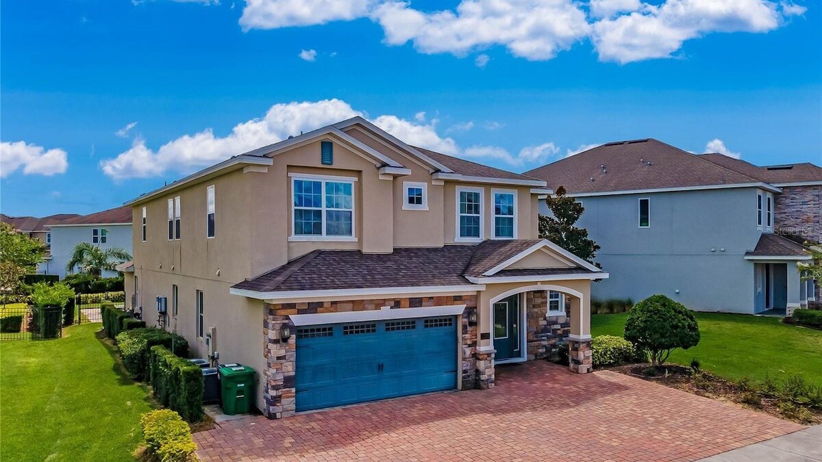 7723 Mansion with a Magic touch. - Image 2