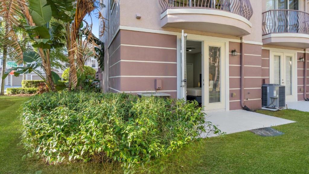 8000 One of a Kind Resort Retreat at VistaCay #108. - Image 2