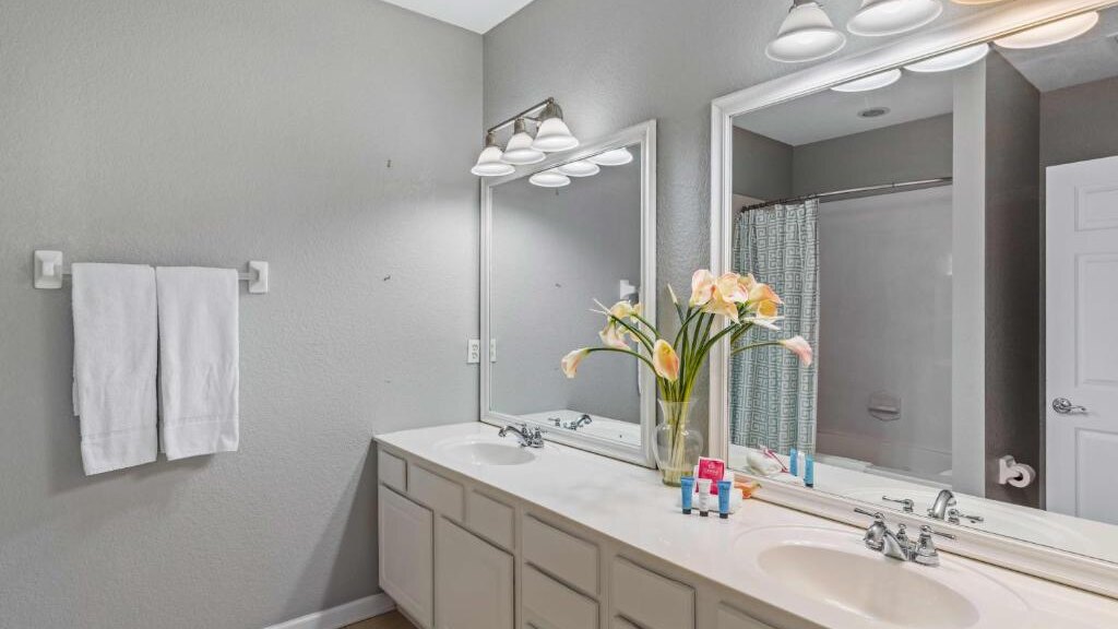 8000 One of a Kind Resort Retreat at VistaCay #108. - Image 43