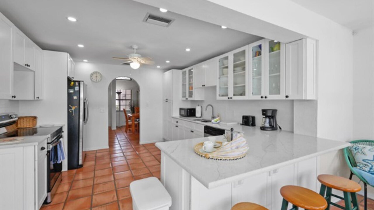 Lucy Villa - Image 8