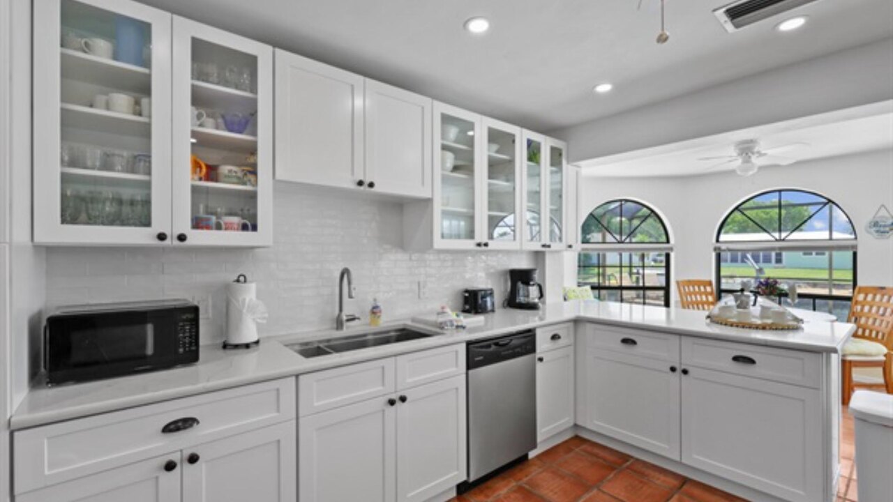 Lucy Villa - Image 7