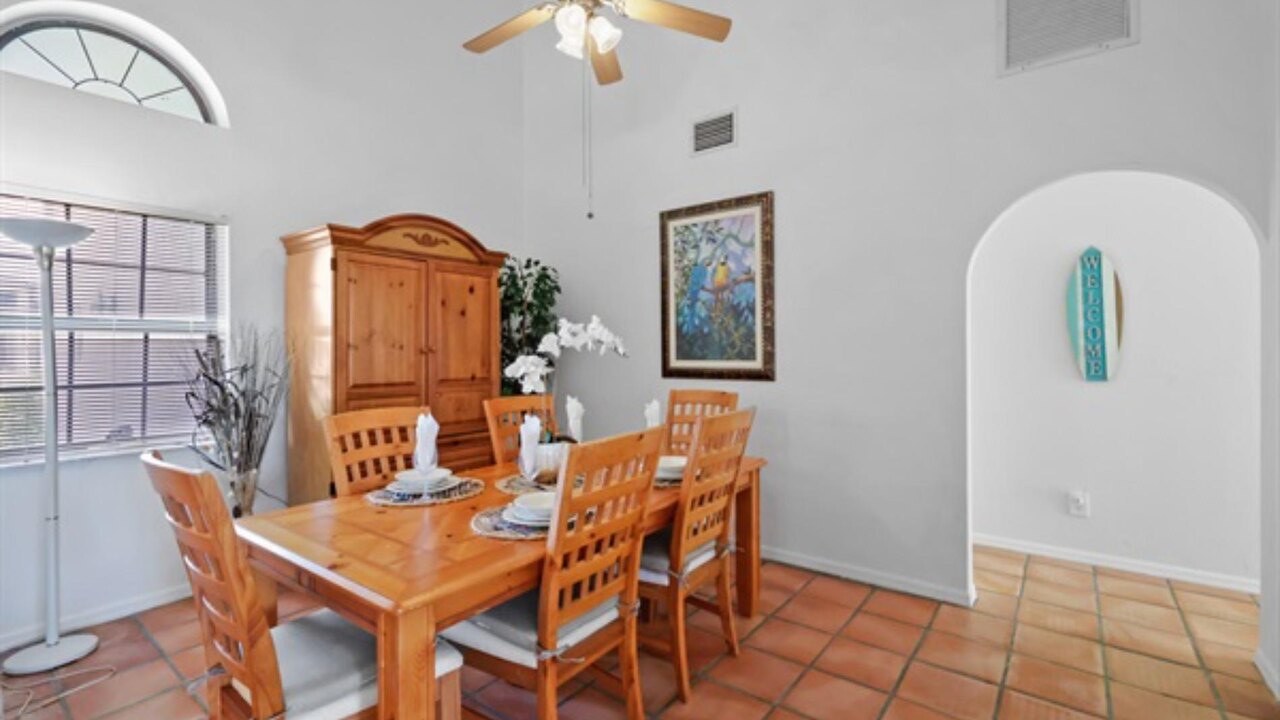 Lucy Villa - Image 11