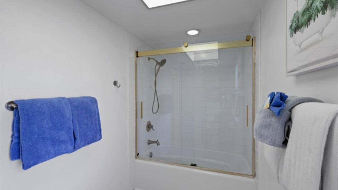 Lucy Villa - Image 18