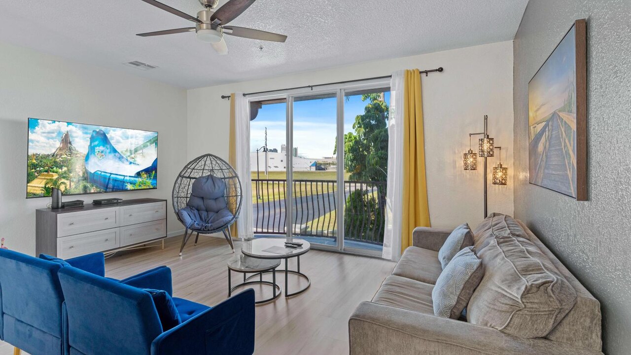 8036 Spacious & Fresh 3BR/3.5BA at Vista Cay #133 - Image 10