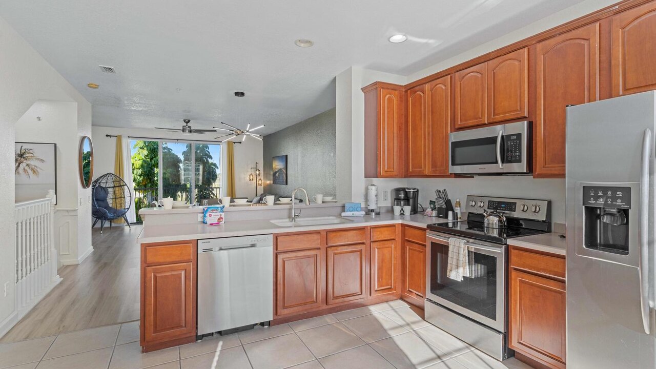 8036 Spacious & Fresh 3BR/3.5BA at Vista Cay #133 - Image 22