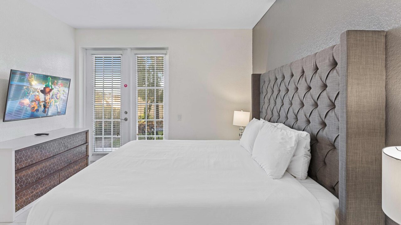 8036 Spacious & Fresh 3BR/3.5BA at Vista Cay #133 - Image 26