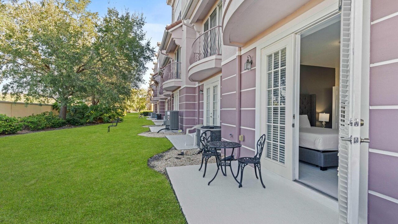 8036 Spacious & Fresh 3BR/3.5BA at Vista Cay #133 - Image 29