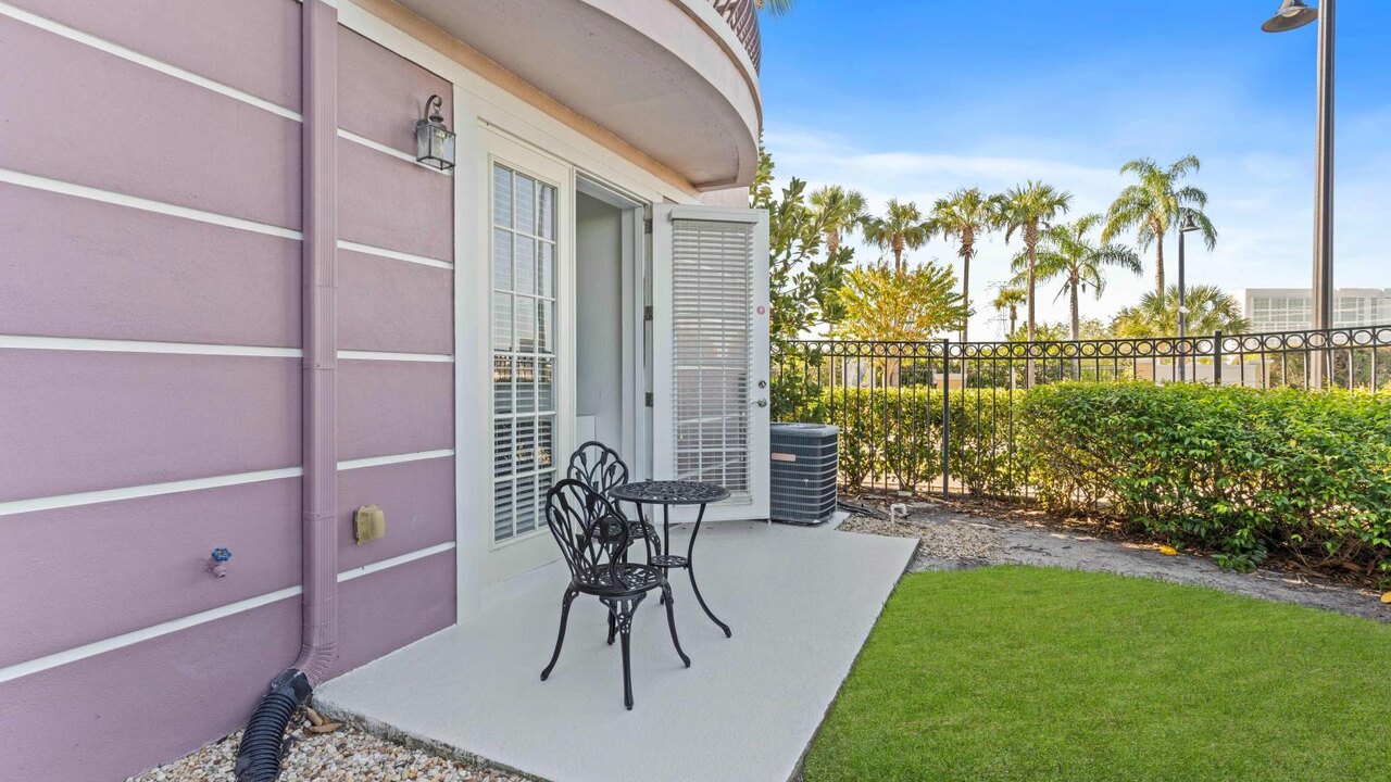 8036 Spacious & Fresh 3BR/3.5BA at Vista Cay #133 - Image 30