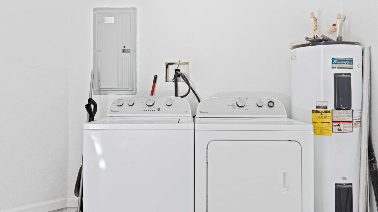 8036 Spacious & Fresh 3BR/3.5BA at Vista Cay #133 - Image 38