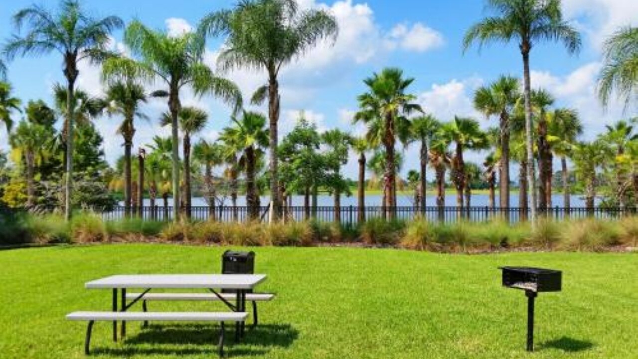 8036 Spacious & Fresh 3BR/3.5BA at Vista Cay #133 - Image 52