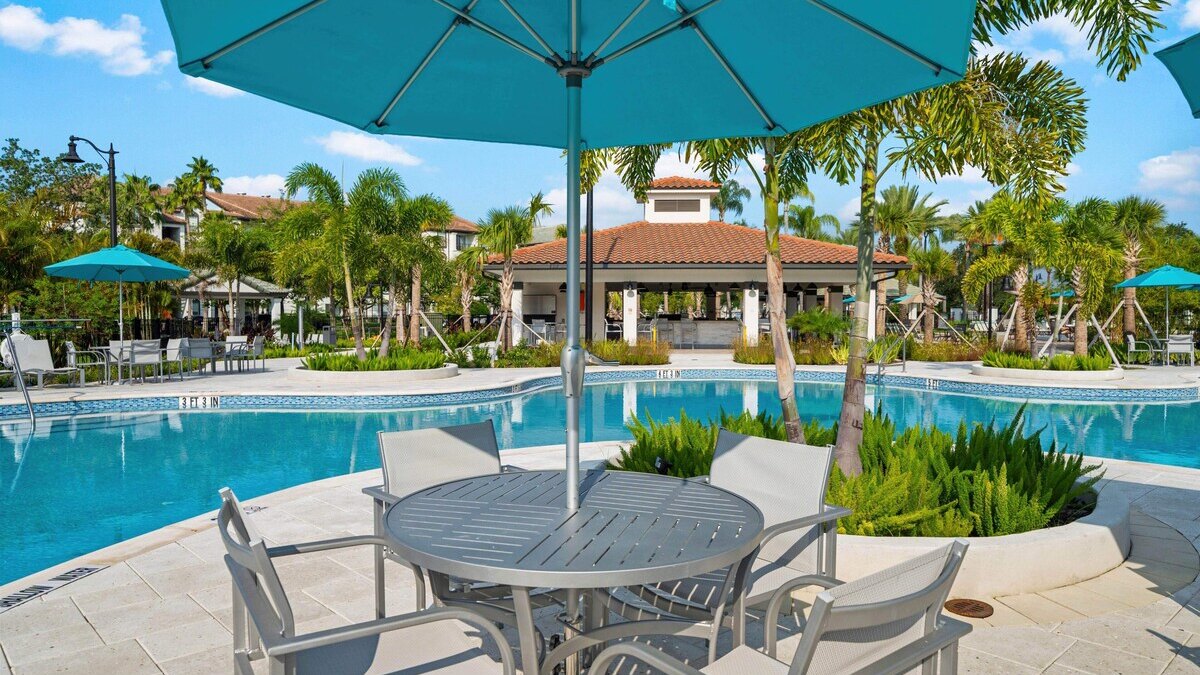 8036 Spacious & Fresh 3BR/3.5BA at Vista Cay #133 - Image 57