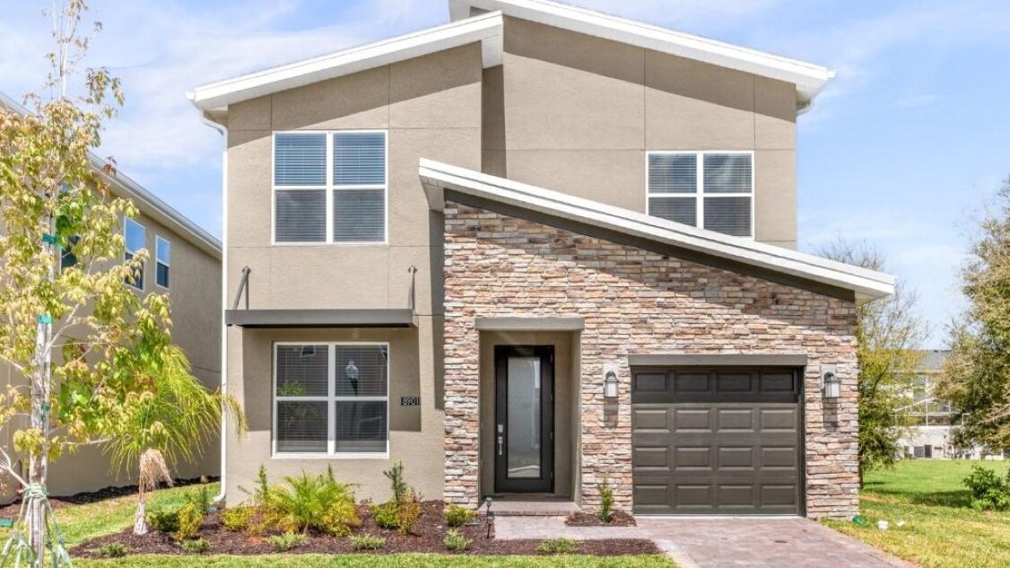 8901-M-5-Champions Gate - Image 1