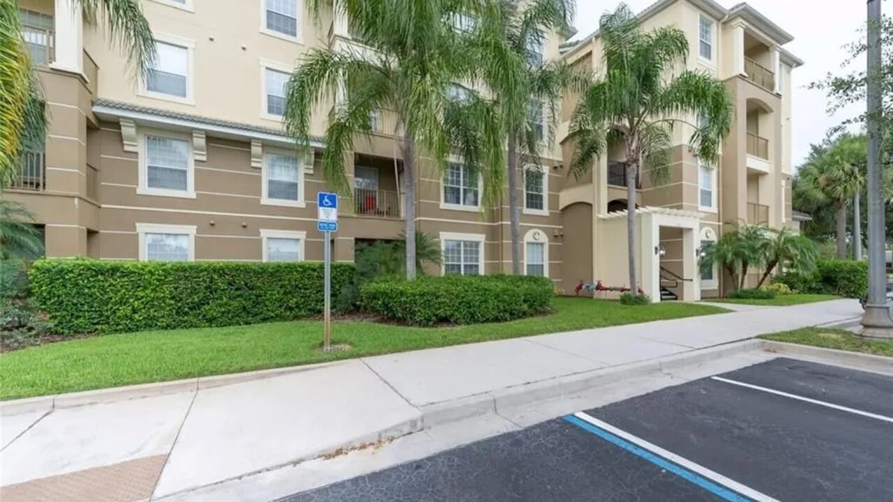 4102 Comfy 3-Bedroom Apt at Vista Cay 404 - Image 2