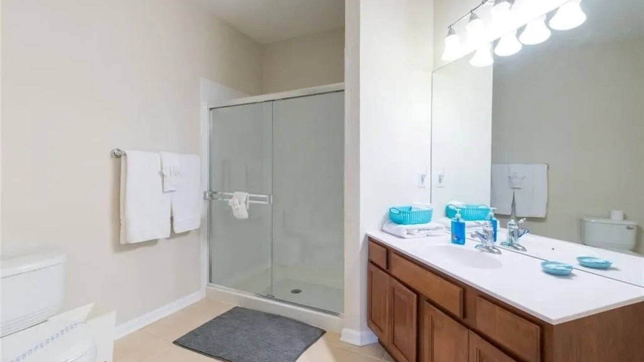 4102 Comfy 3-Bedroom Apt at Vista Cay 404 - Image 33