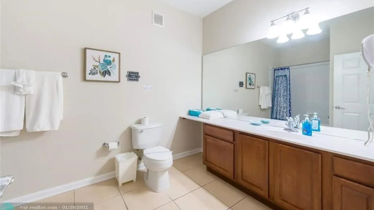 4102 Comfy 3-Bedroom Apt at Vista Cay 404 - Image 32