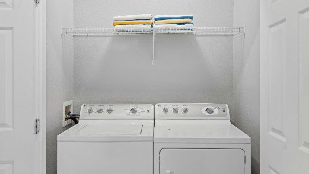 4102 Orlando Getaway 3bd 2ba Apt 409 - Image 20