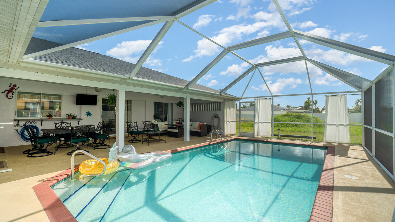 Paradise Getaway Villa - Image 1