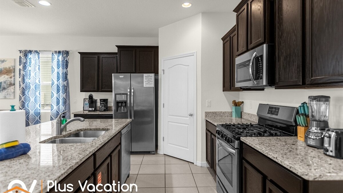 7053 Cozy retreat 5 bed-pool-movie - Image 8