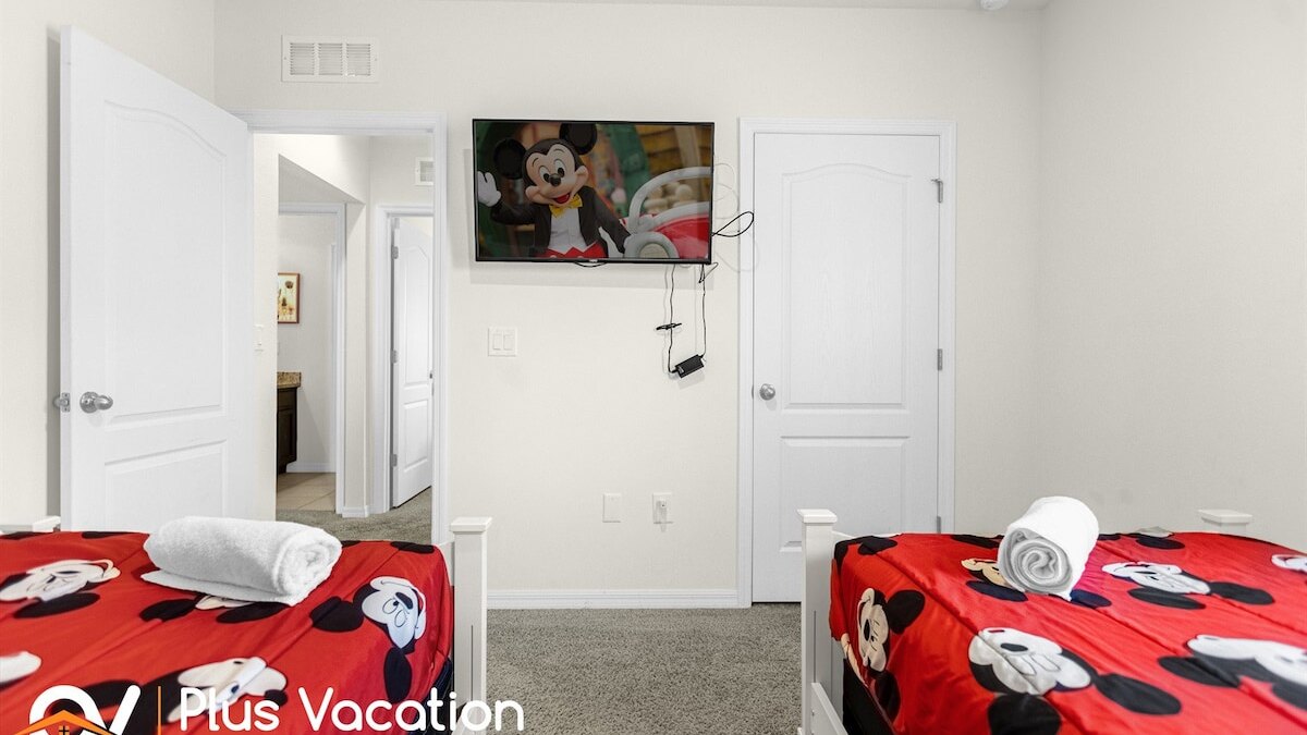 7053 Cozy retreat 5 bed-pool-movie - Image 19