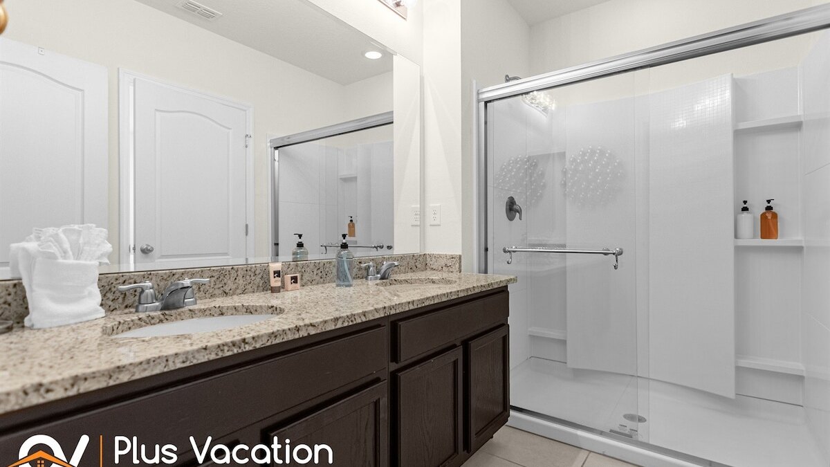 7053 Cozy retreat 5 bed-pool-movie - Image 24