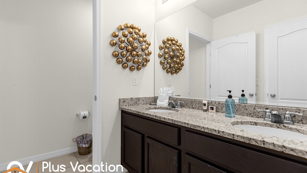 7053 Cozy retreat 5 bed-pool-movie - Image 26