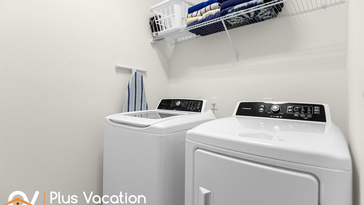 7053 Cozy retreat 5 bed-pool-movie - Image 29