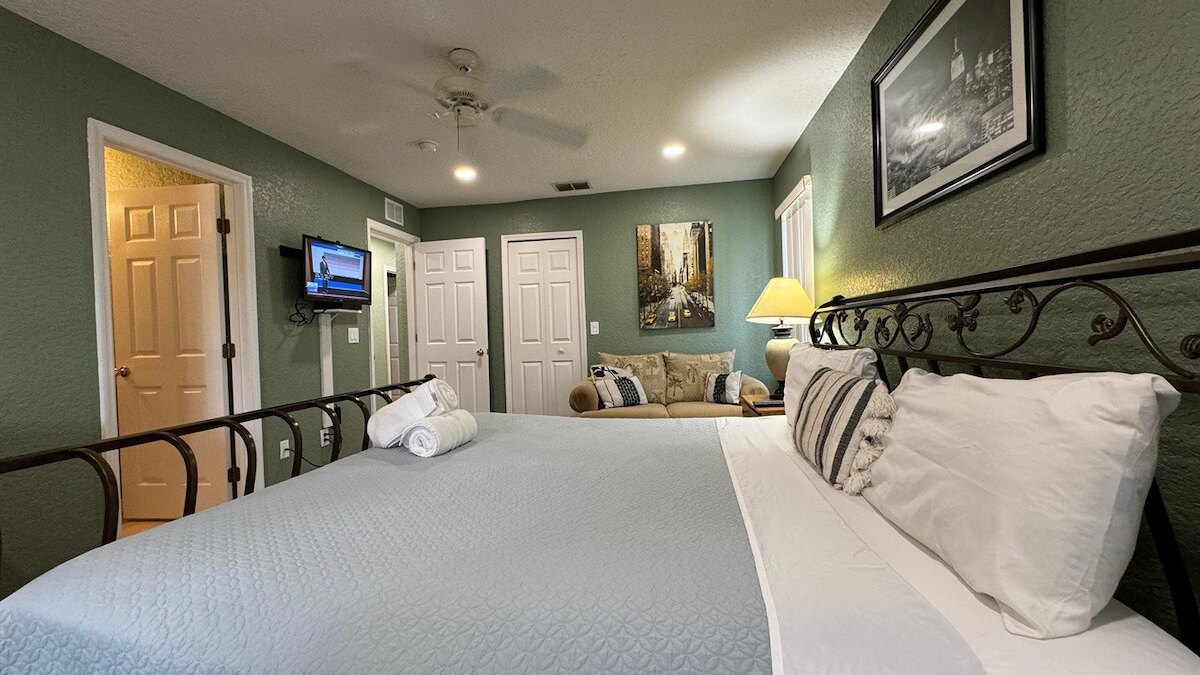 1307 Charming Regal Palms Villa - Image 23