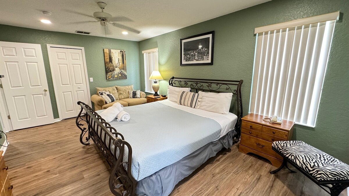 1307 Charming Regal Palms Villa - Image 24