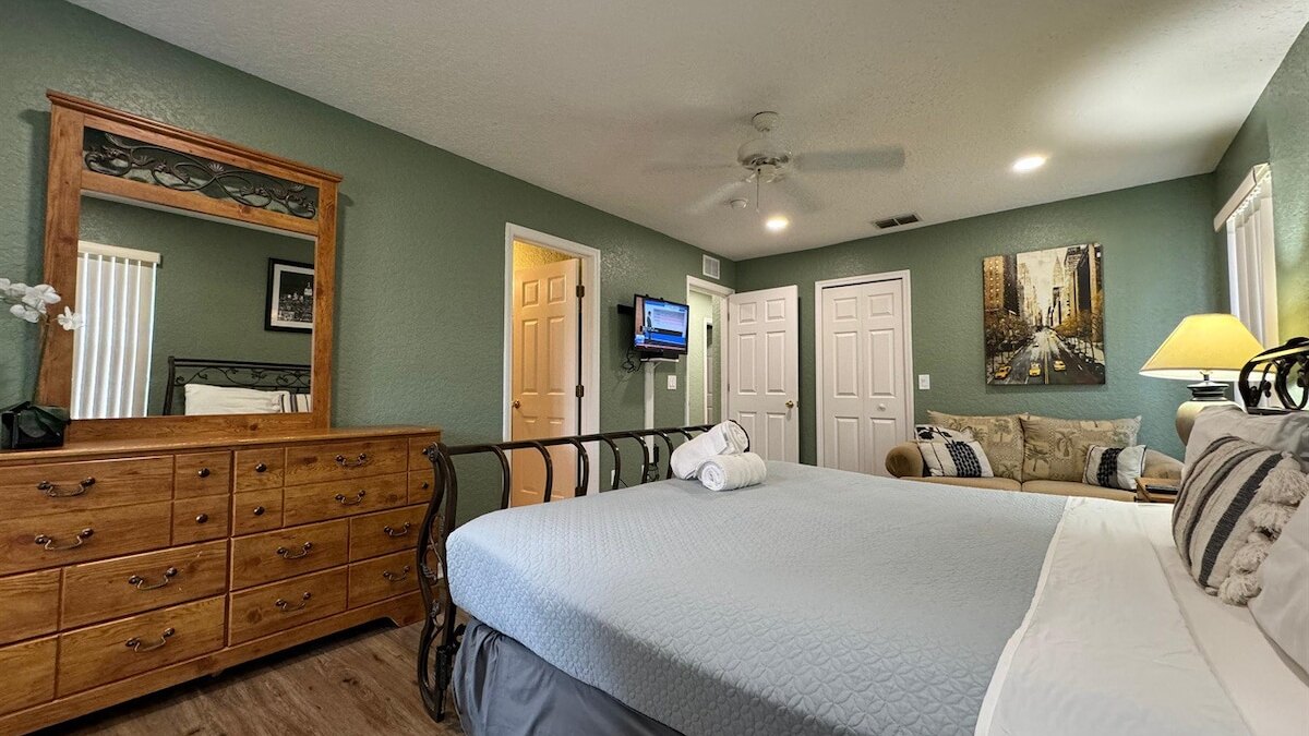 1307 Charming Regal Palms Villa - Image 25