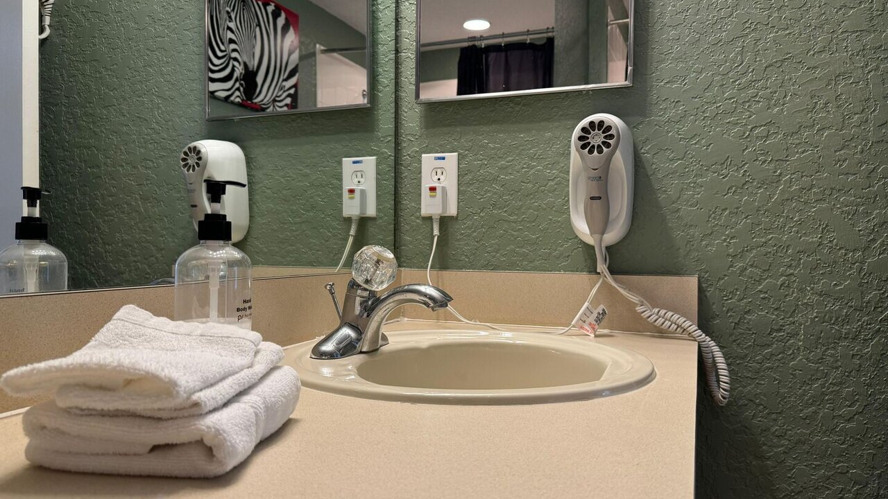 1307 Charming Regal Palms Villa - Image 49