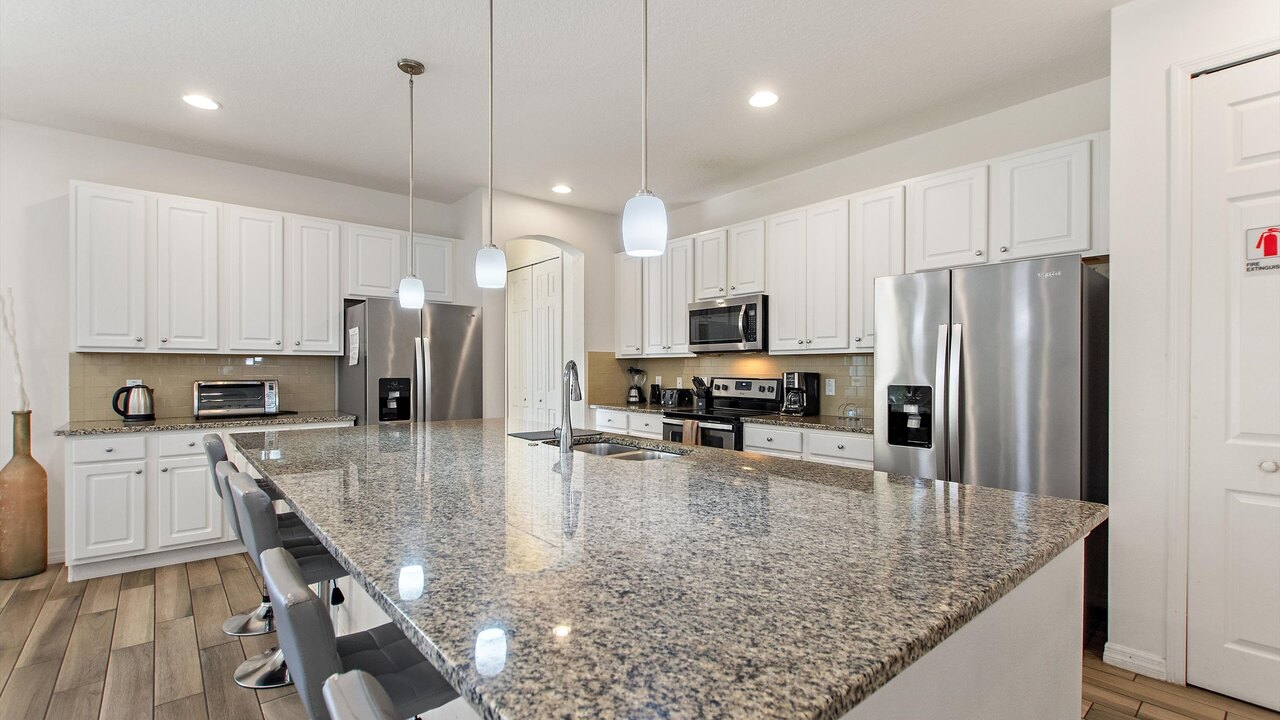 7012 Luxury 11-Bedroom Retreat in Resort - Close to Disney - Image 4