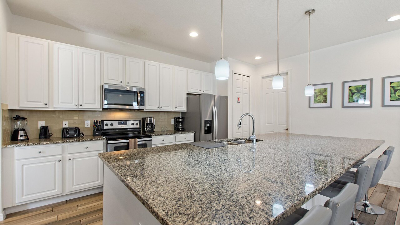 7012 Luxury 11-Bedroom Retreat in Resort - Close to Disney - Image 8