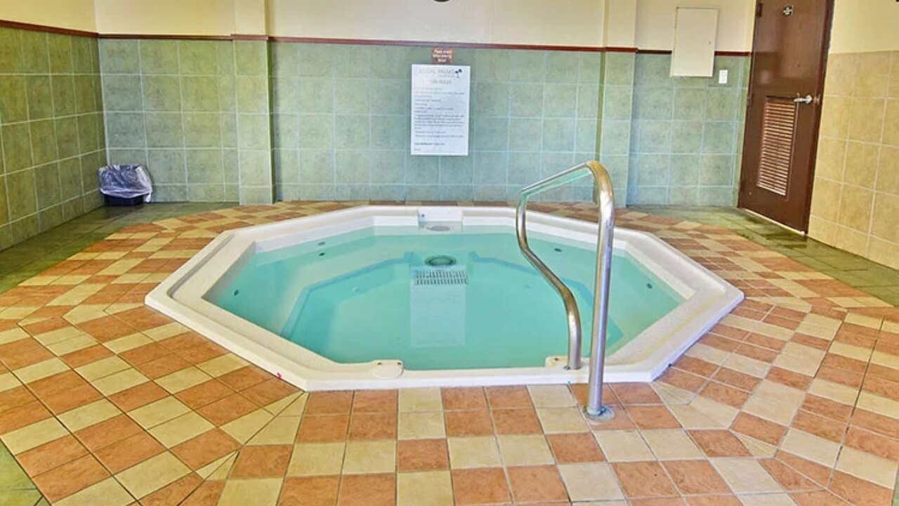 1307 Cozy Studio Retreat at Regal Palms Resort - Image 26