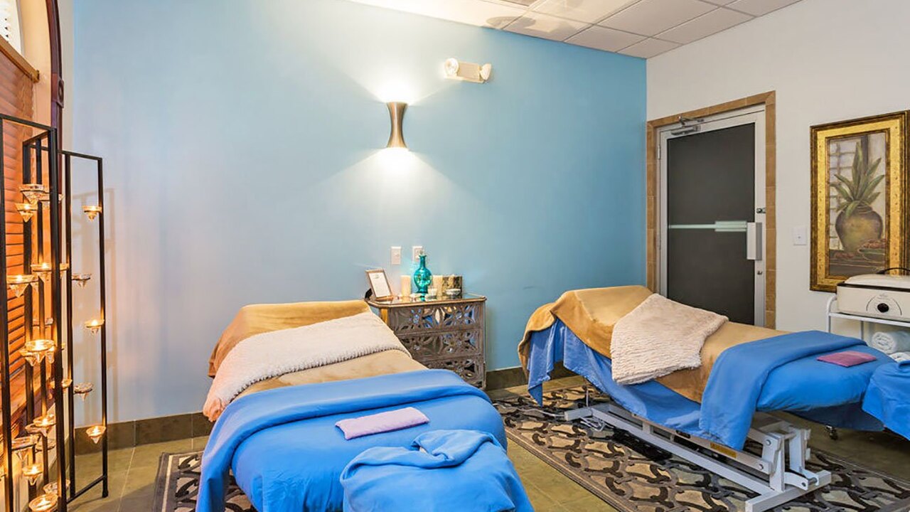 1307 Cozy Studio Retreat at Regal Palms Resort - Image 27