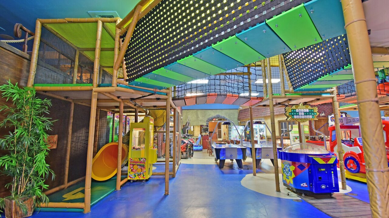 1307 Cozy Studio Retreat at Regal Palms Resort - Image 31