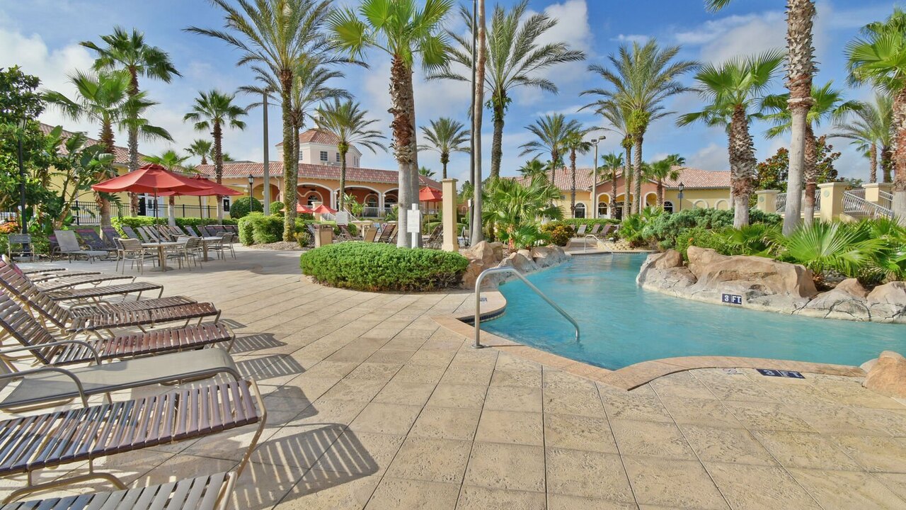 1307 Cozy Studio Retreat at Regal Palms Resort - Image 39