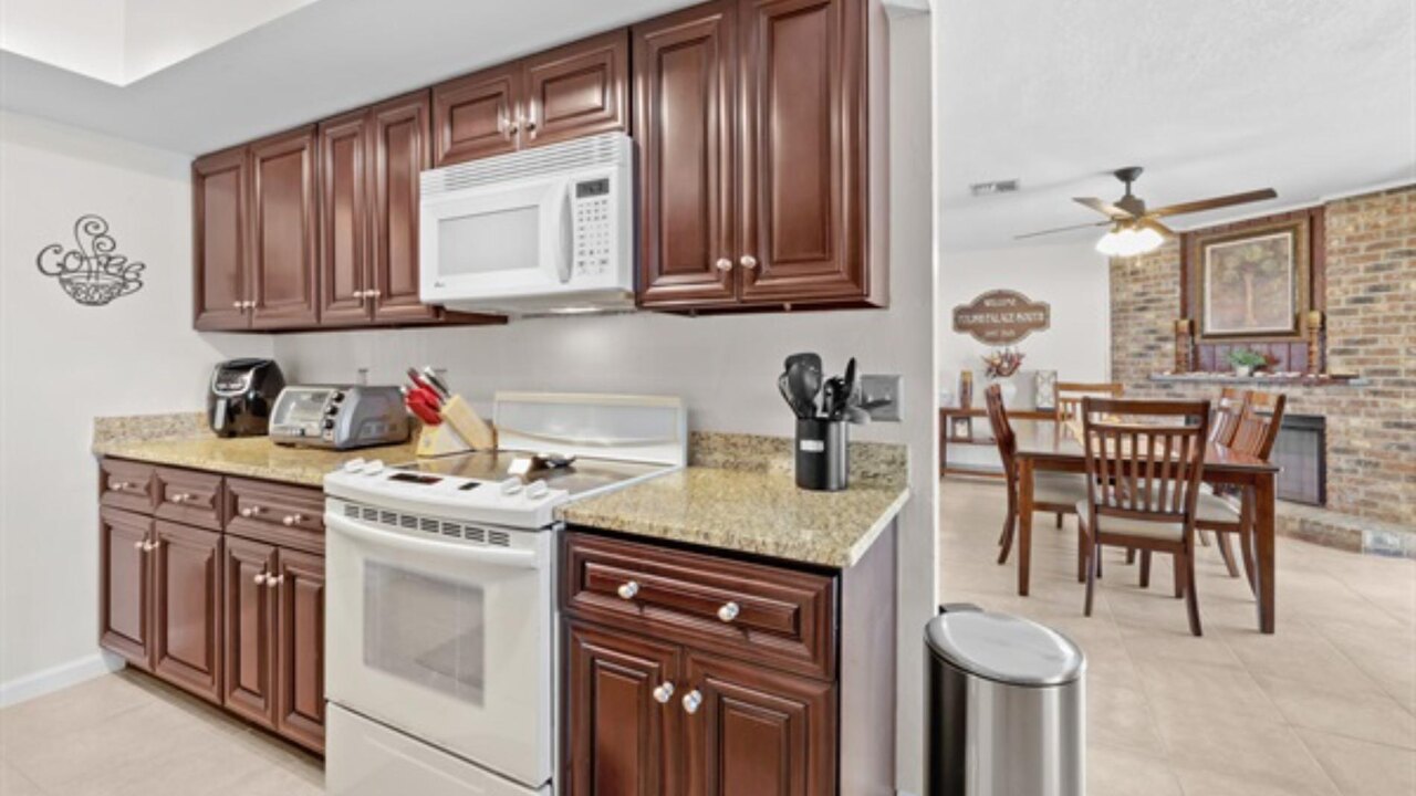 Polish Palace South Villa - Image 10