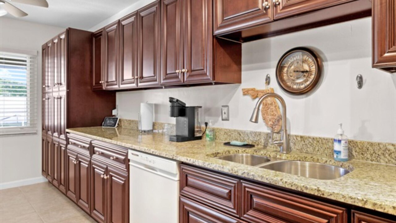 Polish Palace South Villa - Image 11