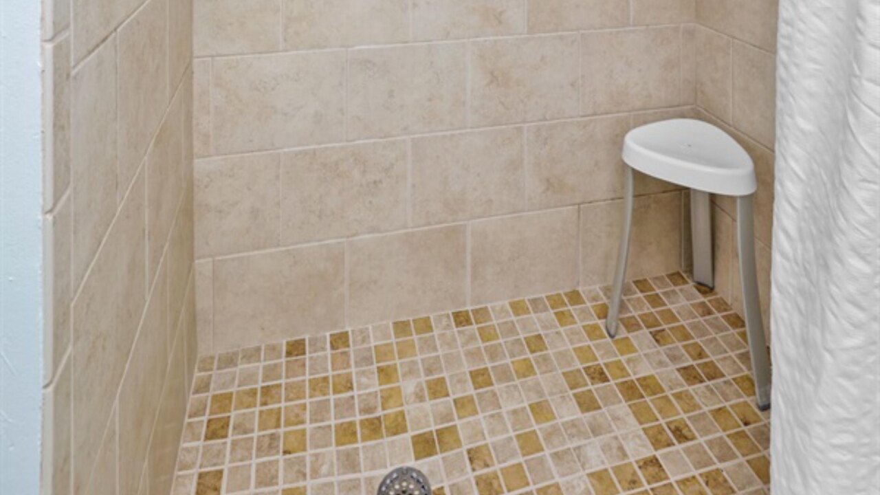 Polish Palace South Villa - Image 18