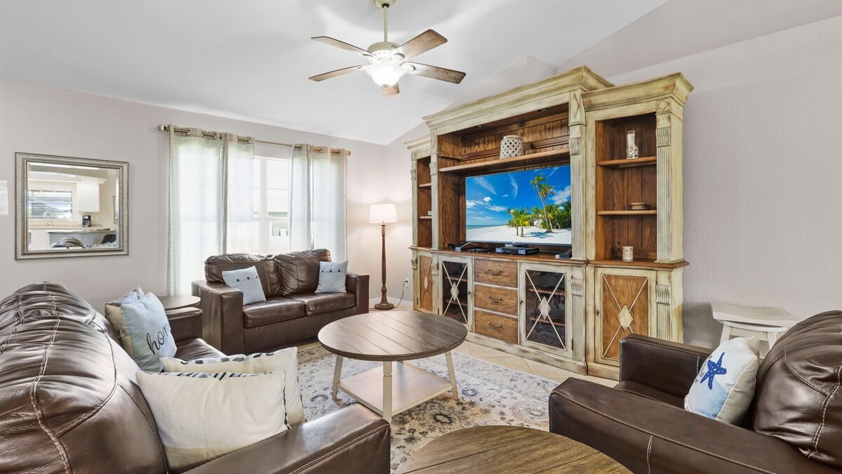 Tropical Paradise Villa - Image 3