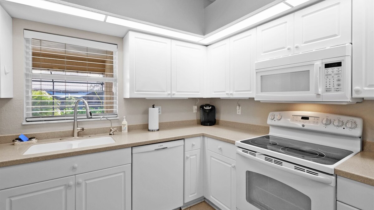 Tropical Paradise Villa - Image 6