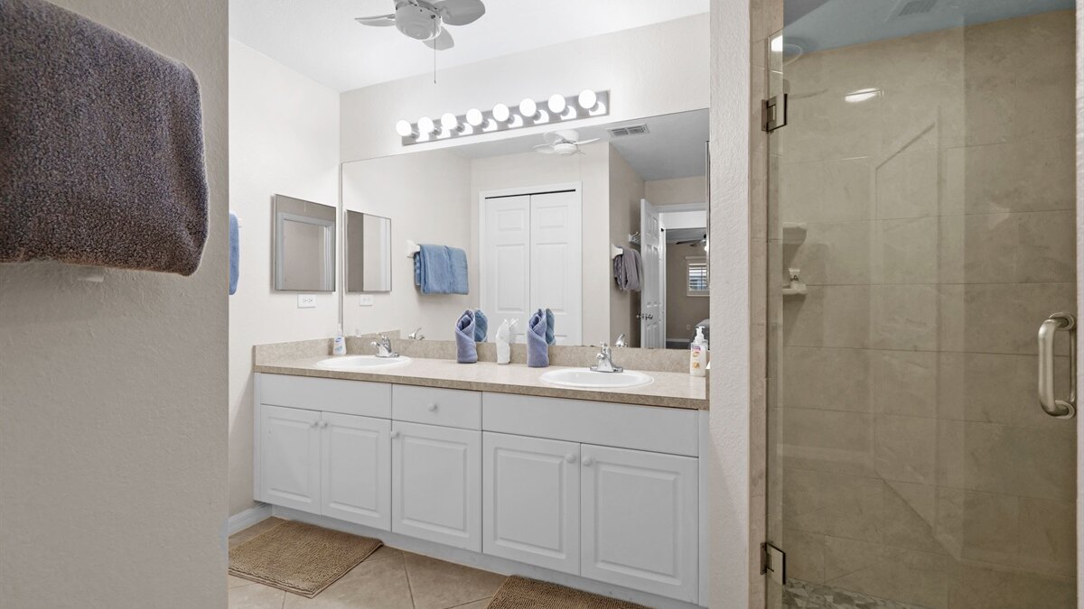 Tropical Paradise Villa - Image 10