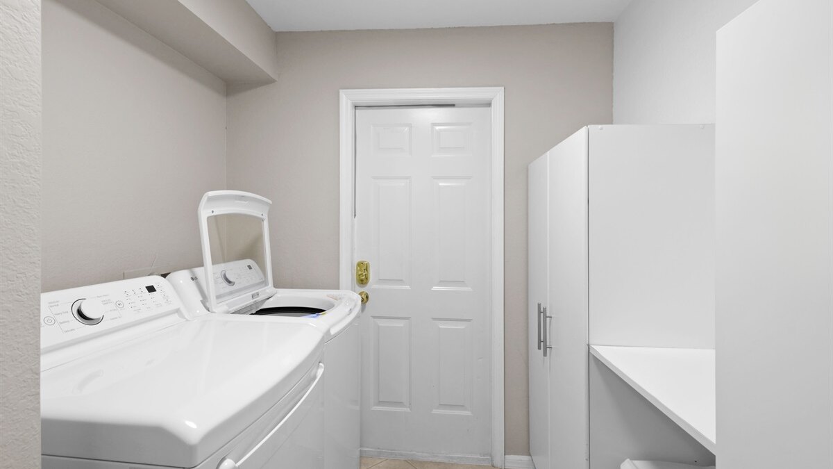 Tropical Paradise Villa - Image 18