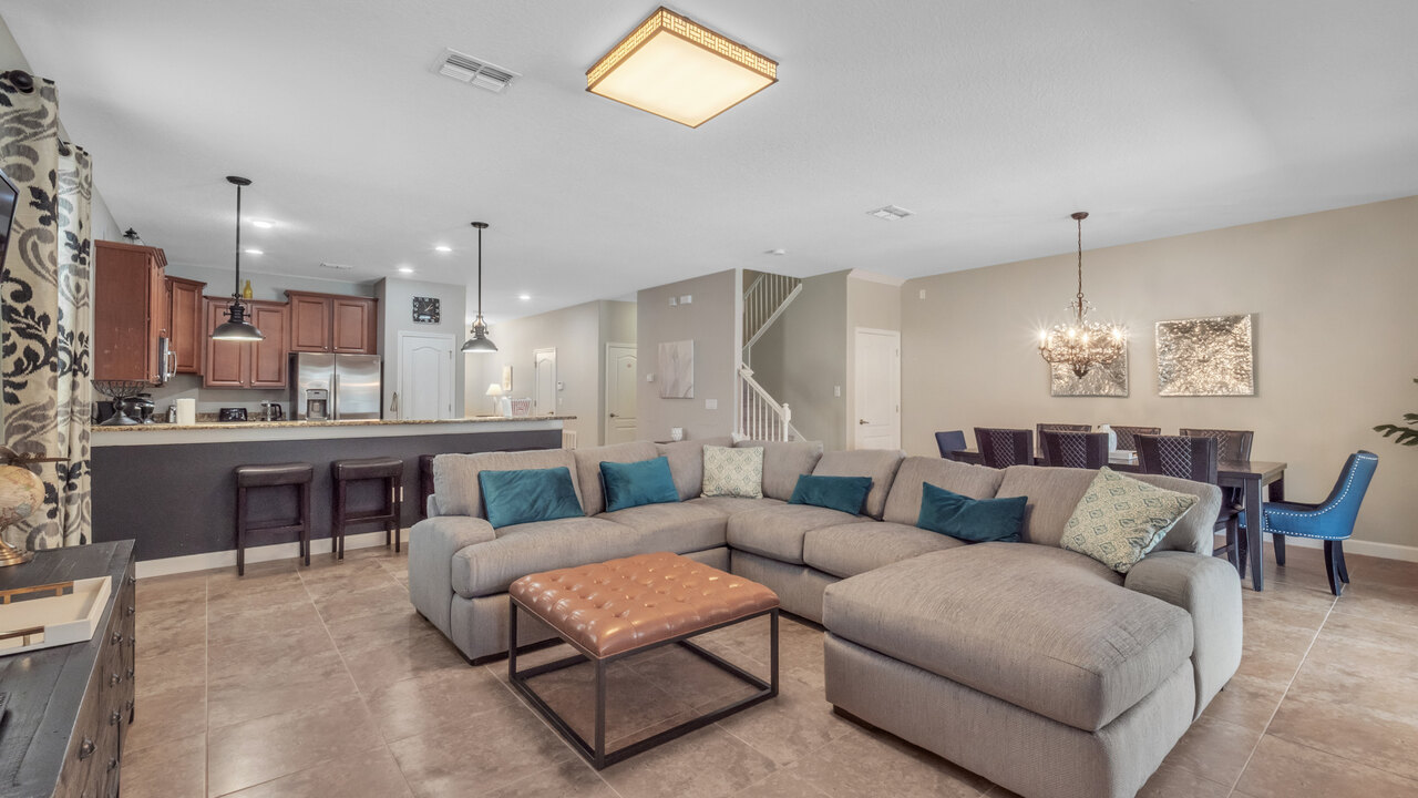 1425 Thunderbird Rd - Image 5