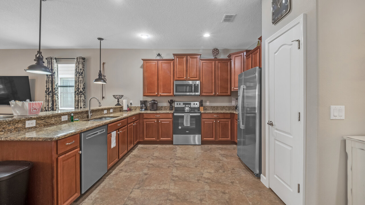 1425 Thunderbird Rd - Image 8